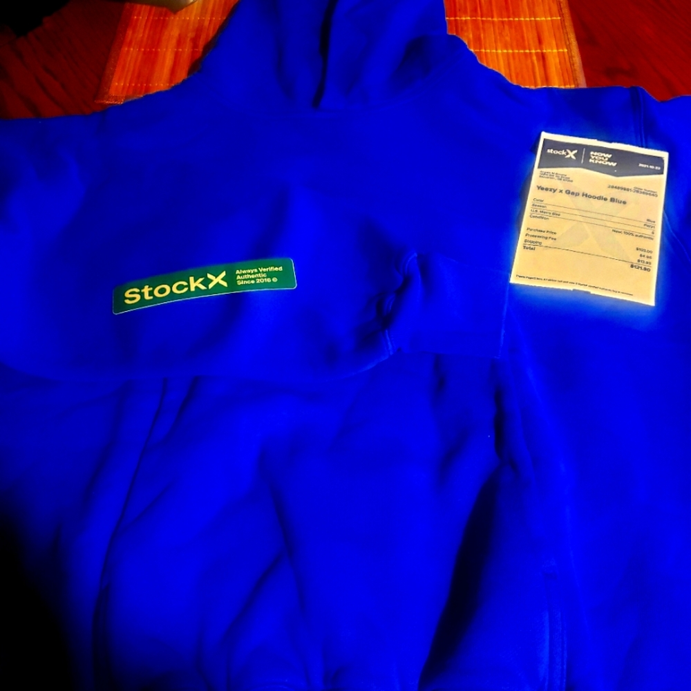 NEW, never worn w tags & proof of authentication GAP, blue hoody. Thick & comfy.